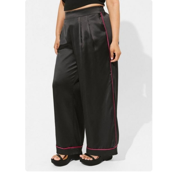 Torrid satin wide leg pants black with pink seam - Picture 2 of 11
